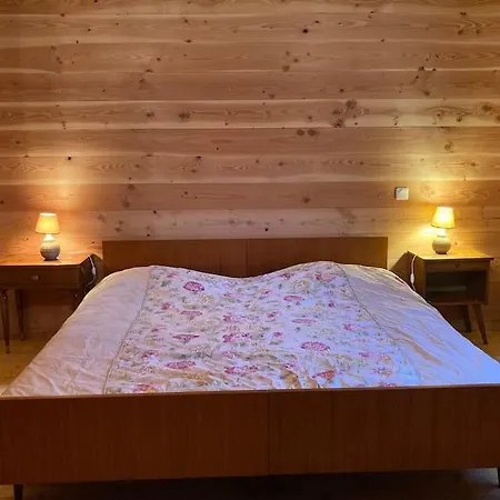 Le Gitanes De La Grotte Au Lion Holiday home Arbon