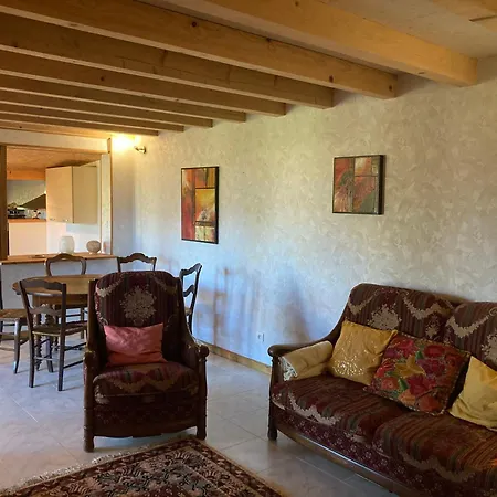 Holiday home Le Gitanes De La Grotte Au Lion *